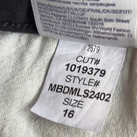 NYDJ Black Skinny Jeans Stretch Size 16 Pockets Straight Leg - Picture 12 of 13